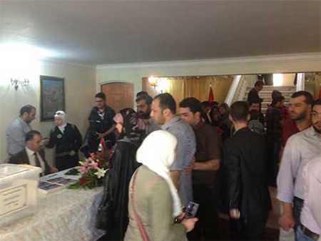 Los sirios en el exterior votan en elecciones presidenciales